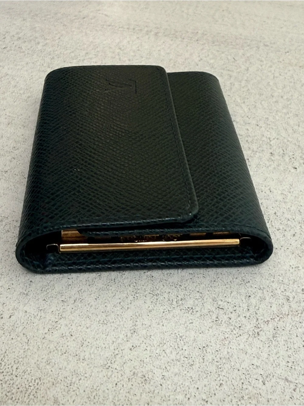 LOUIS VUITTON Taiga Leather 6 Key Holder